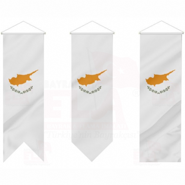 Güney Kıbrıs Kırlangıç Flamalar Bayraklar