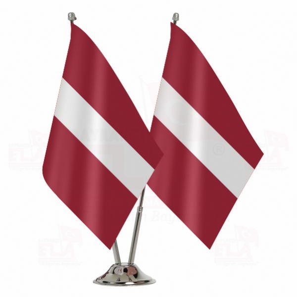 Letonya İkili Masa Bayrağı