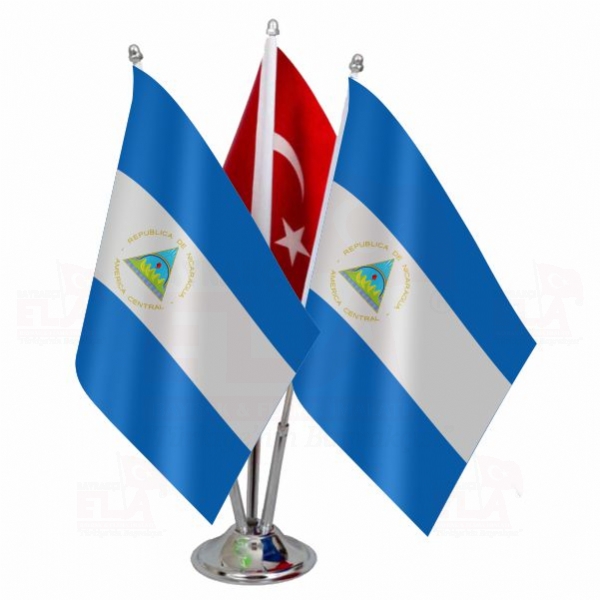 Nikaragua Logolu Üçlü Masa Bayrağı
