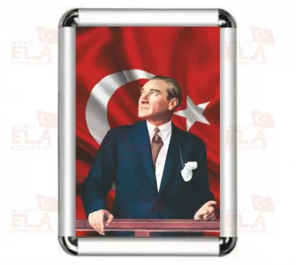 Çerçeveli Atatürk portreleri